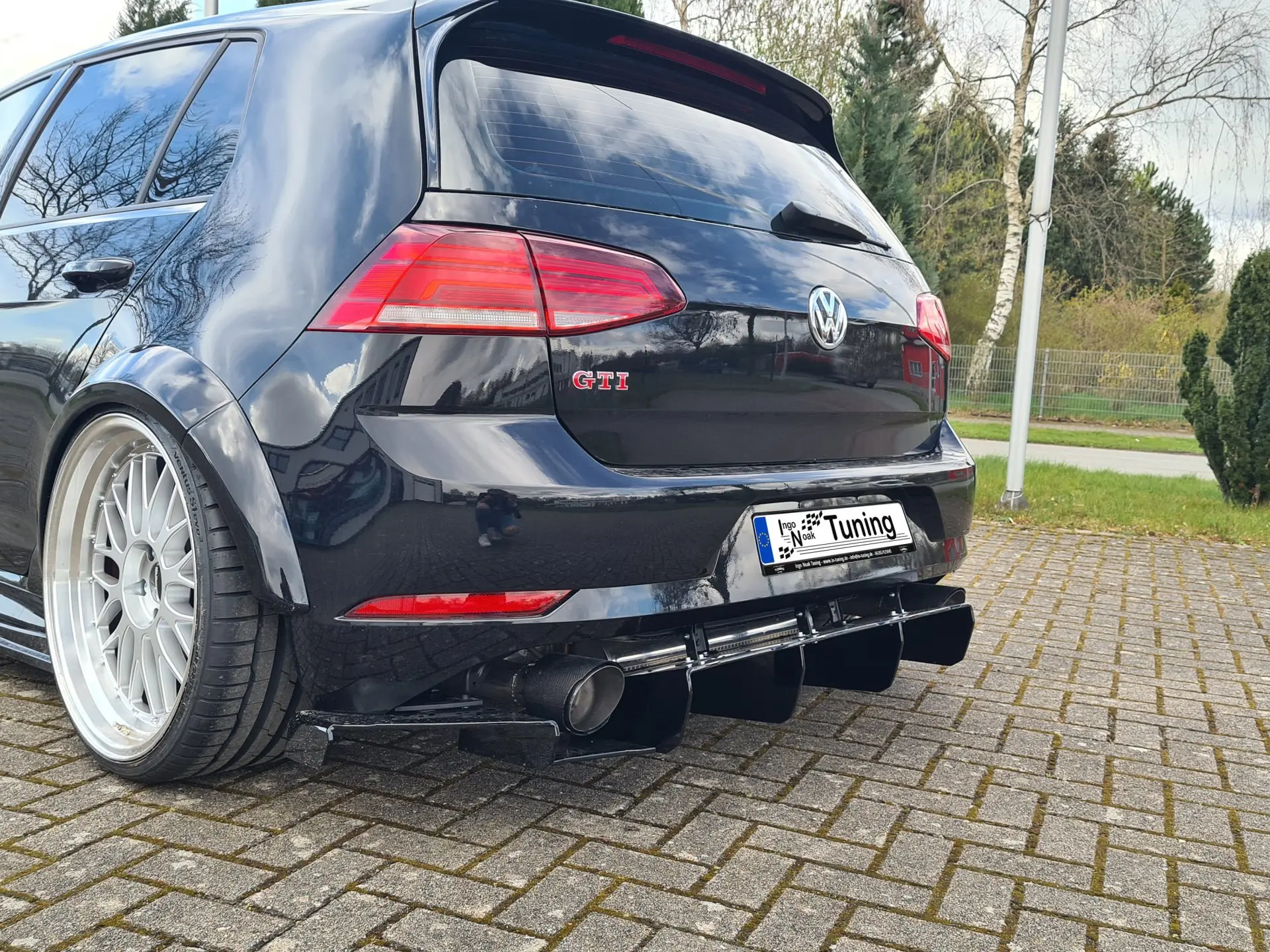 Ingo Noak Gefräster Heckansatz mit Seitenteilen für VW Golf 7 GTI Facelift
