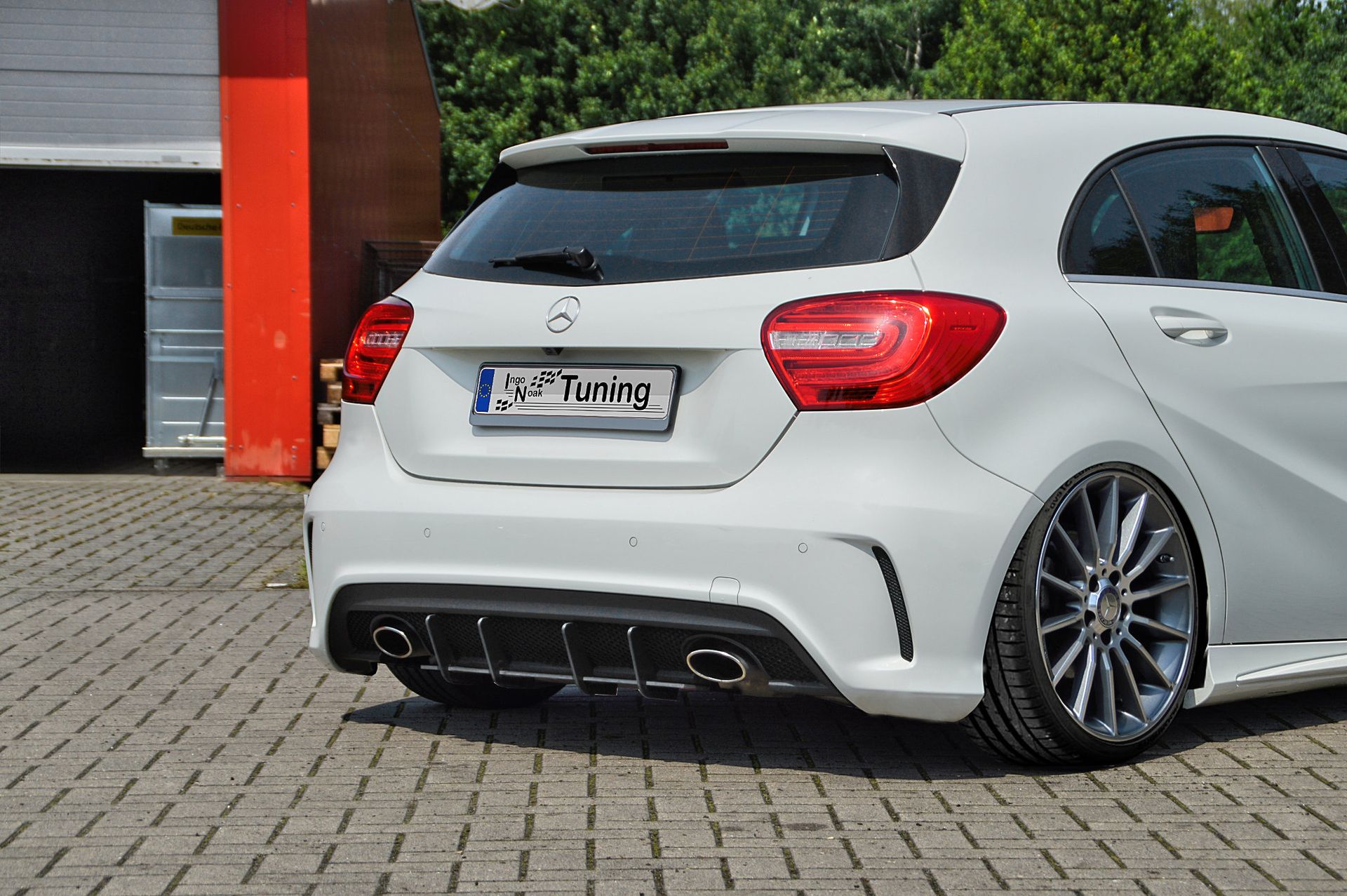 Ingo Noak Heckansatz Diffusor für Mercedes A W176 mit AMG-Line Ingo Noak Heckansatz Diffusor für Mercedes A W176 mit AMG-Line