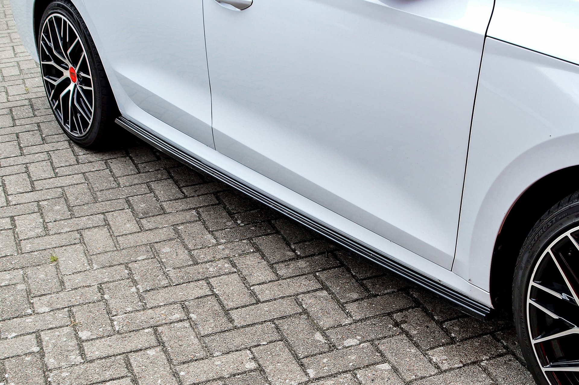 Ingo Noak Cup Seitenschweller für Skoda Octavia RS NX