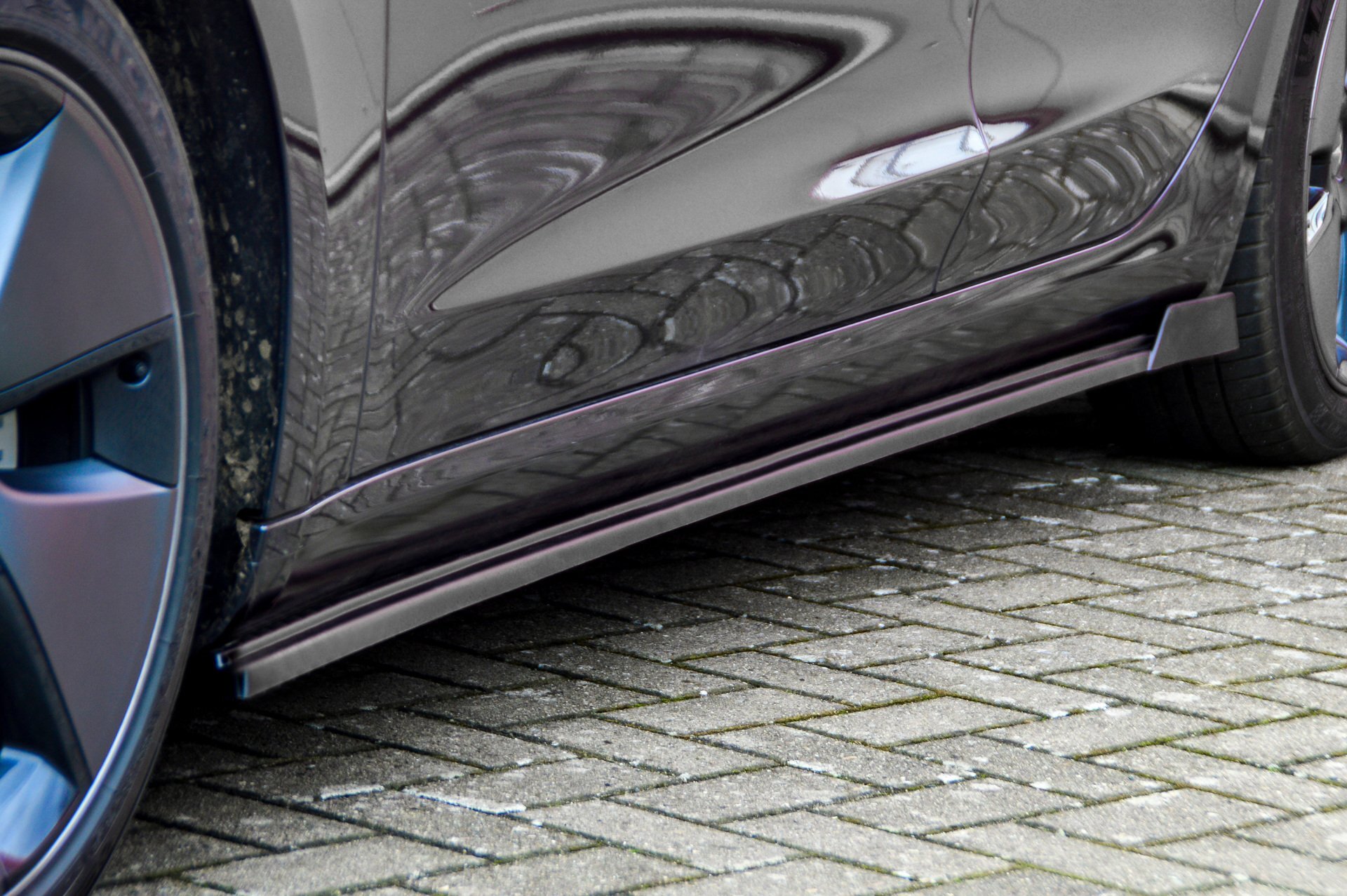 Ingo Noak CUP Seitenschweller mit Wing hinten für Tesla Model 3 ab Bj. 2017-