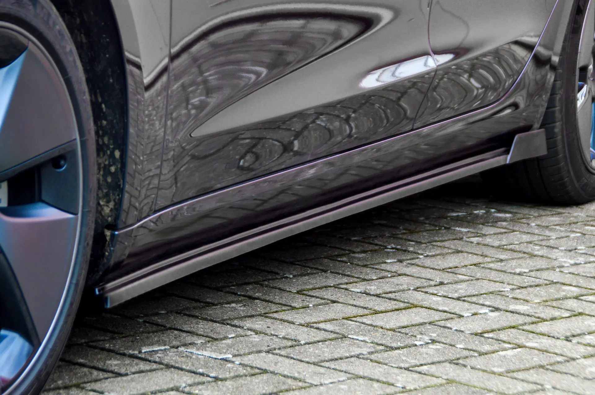 Ingo Noak CUP Seitenschweller mit Wing hinten für Tesla Model 3 ab Bj. 2017-