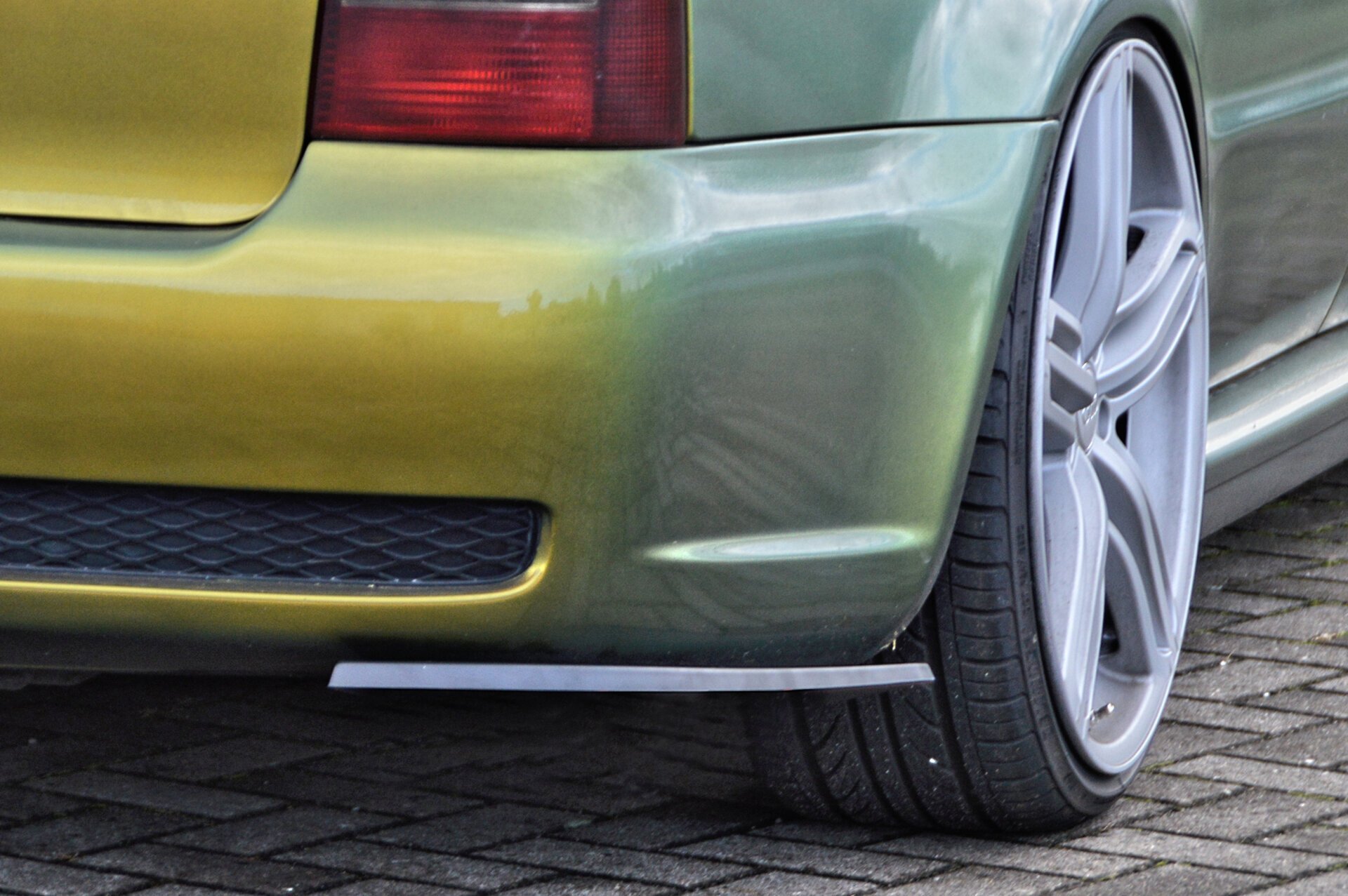 Ingo Noak Heckansatz Seitenteile links und rechts für Audi RS4 B5 Bj. 1999-2001 Ingo Noak Heckansatz Seitenteile links und rechts für Audi RS4 B5 Bj. 1999-2001