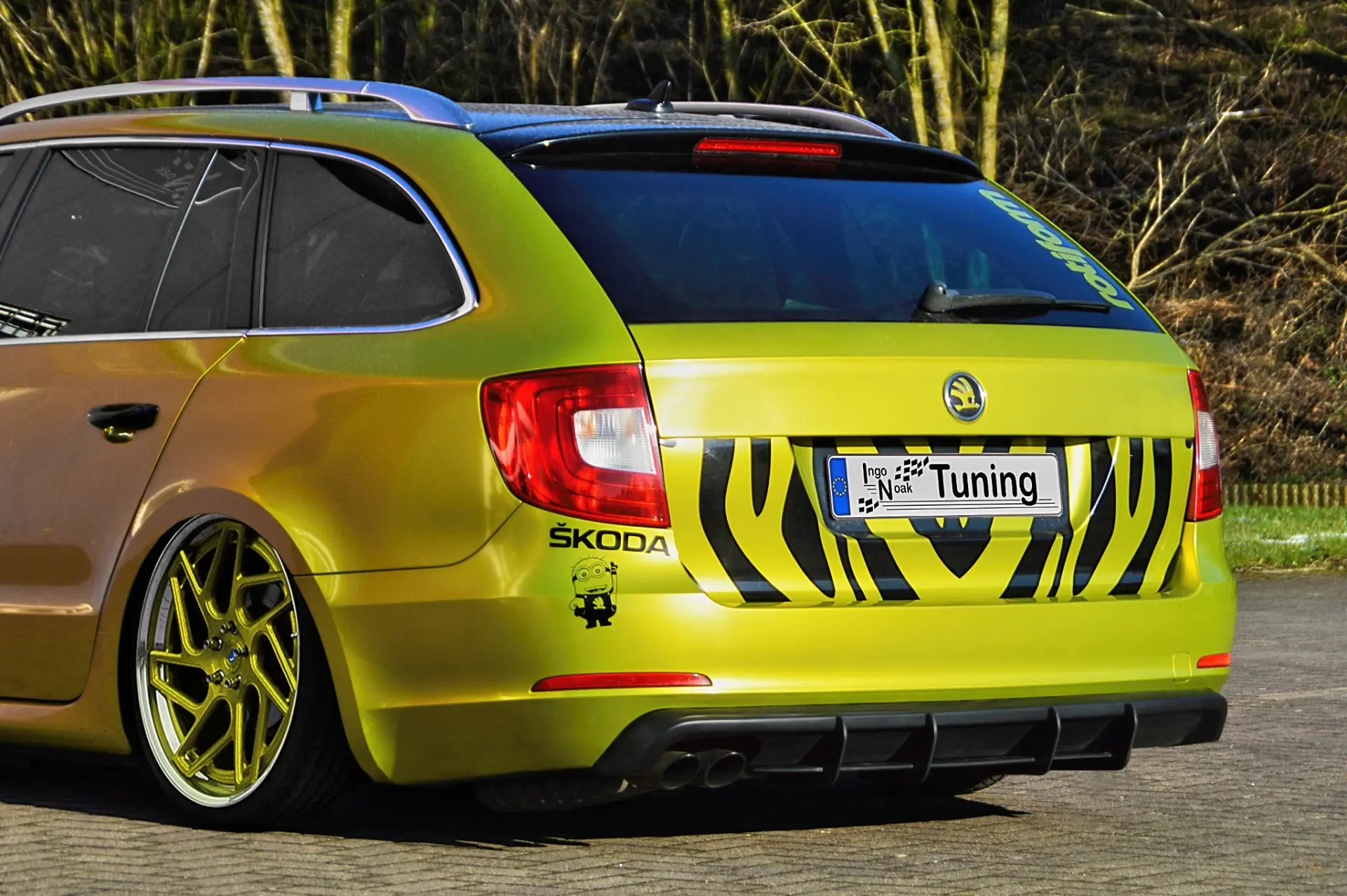 Ingo Noak Heckschürze in Racingoptik + Finnen für Skoda Superb 3T