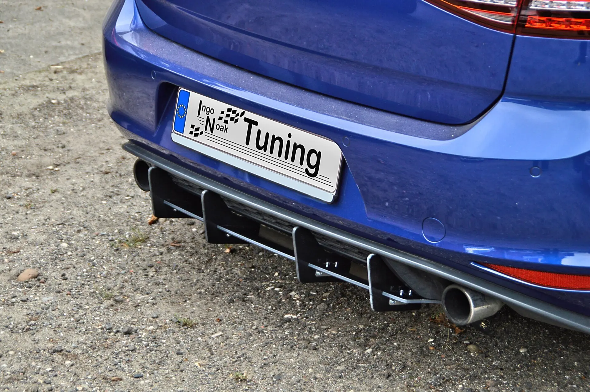 Ingo Noak Gefräster Heckansatz mit Finnen für VW Golf 7 GTI + GTD