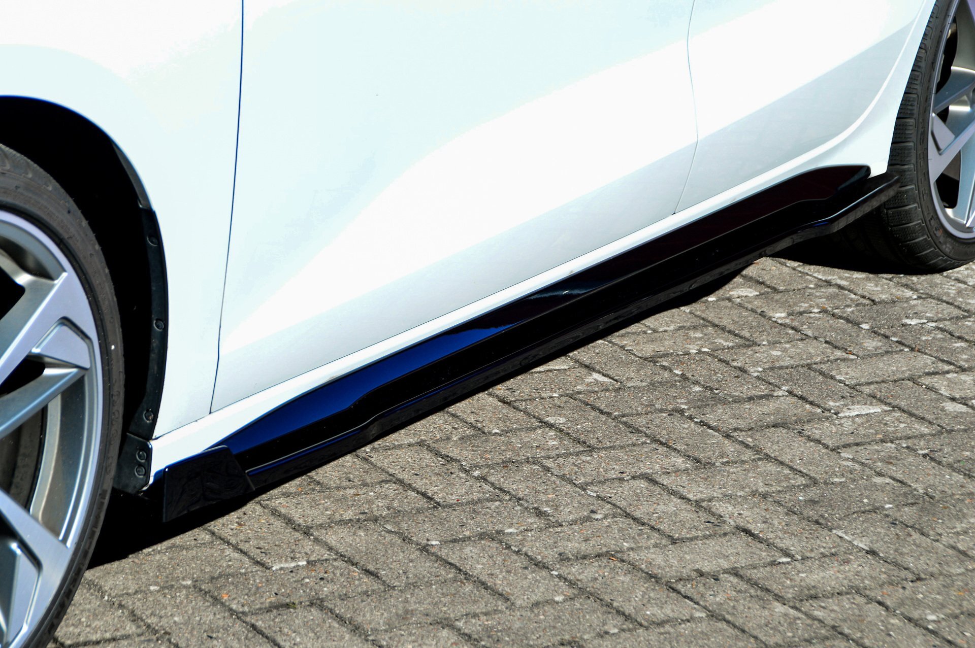 Ingo Noak CUP Seitenschweller mit Wing vorne für Audi A3 8Y S-Line + S3 Ingo Noak CUP Seitenschweller mit Wing vorne für Audi A3 8Y S-Line + S3