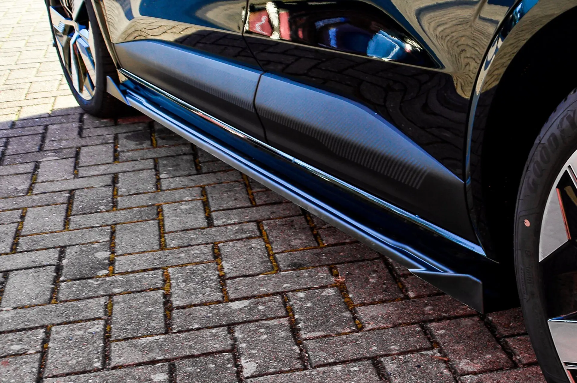 Ingo Noak Seitenschweller mit Wings vorne + hinten aus ABS für Renault Megane E-Tech RCB